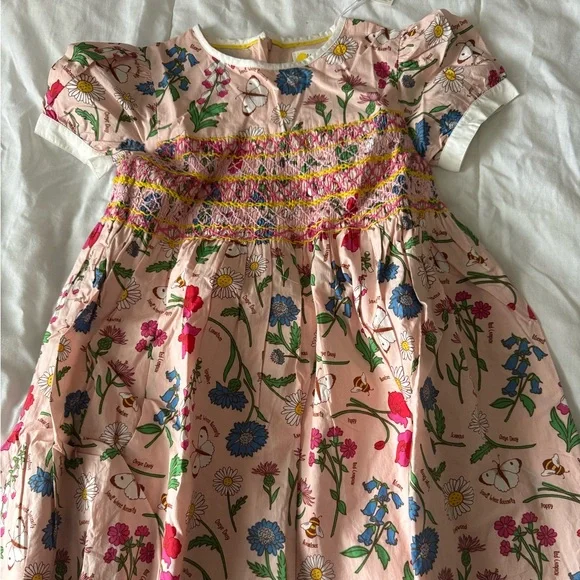 Mini Boden Pink Floral Smocked Dress with Multicolor Blooms size 6-7 NWT - Picture 1 of 1